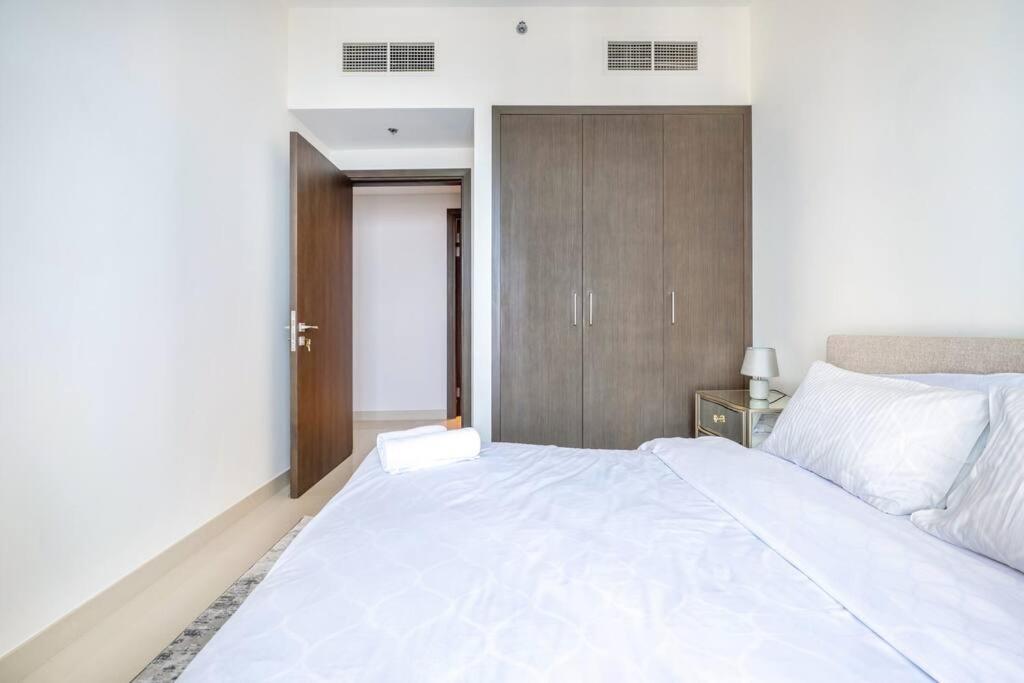 Apartment Luxury Three Bedroom In Creek Dubai